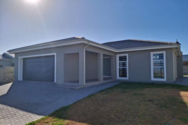 This newly build home in a quiet street of Fountains. 
Close to all amenities. 
3 Bedrooms 
2 bathrooms 
In-close braai
Scullery ...