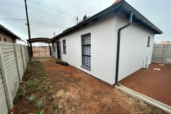 Charming 3 Bedroom House in Protea Glen
Location: Star Village, Protea ...