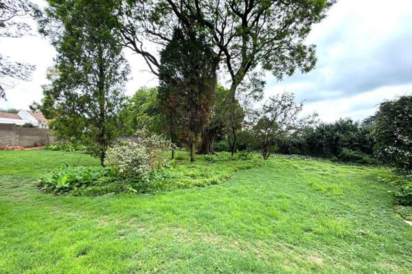 This Beautiful piece of Land in Bryanston is available for you to build your dream home! 

For your Safety, its in a Pan-Handle, this ...