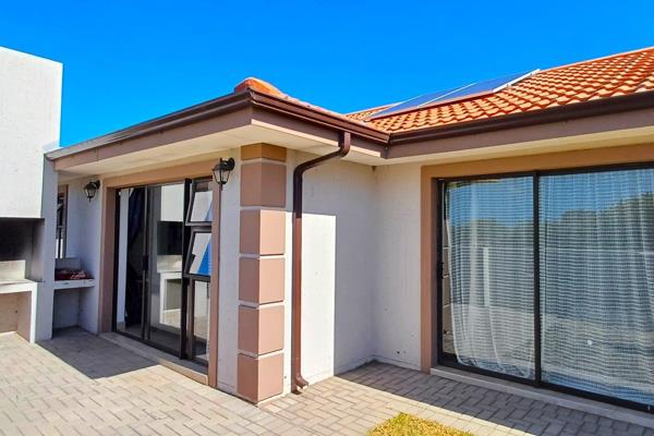 **Sole and Exclusive Mandate**
Beautiful three bedroom house in the renown Fijnbos Paradijs Eco-Estate with not only spacious bigger ...