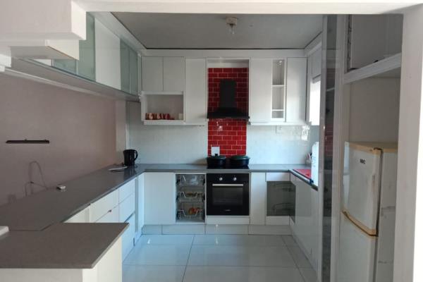 Situated in a popular part of Esikhawini H is this beautiful property.

The neat unit has three bedrooms with a family bathroom, a ...