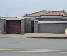 House for sale in Moroka North