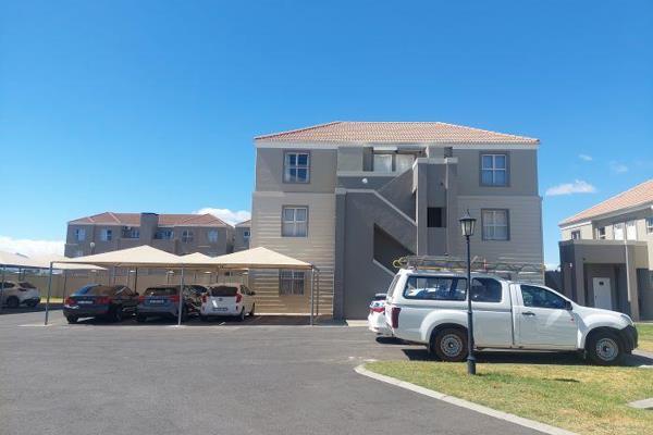 2 Bedroom top floor flat in Villa Montana. One allocated shade-clothed parking bay. ...