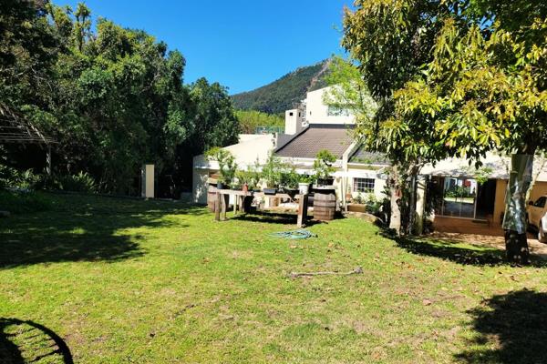 If space is what you&#39;re looking for, look no further. This large family home is situated a stone throw away from the Oranjekloof ...