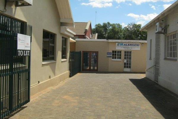 NEAT GROUND FLOOR OFFICE SUITE ON MAIN ARTERIAL COMPRISING A RECEPTION, I x OFFICE, KITCHENETTE AND BATHROOM. Prepaid ...