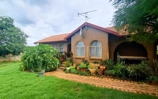 2 Bedroom House for sale in Heuweloord