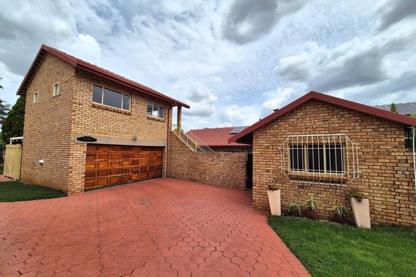 Welcome to your dream home in the heart of Eldoraigne, Centurion! This stunning 3-bedroom house is a perfect blend of comfort, style ...