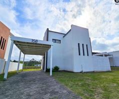 Townhouse for sale in Nahoon Valley Park