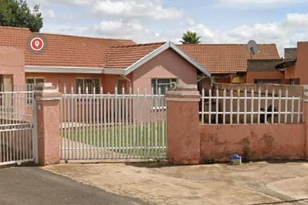 Stunning 3 Bedroom House for Rent in Klipspruit West Ext 2

We are delighted to present a beautiful 3 bedroom house for rent in the ...