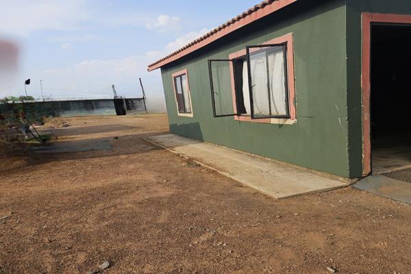 2 Bedroom house for sale, built on just under 800m2 stand

Offering open plan kitchen and living room
Bathroom
Outside toilet
Big ...