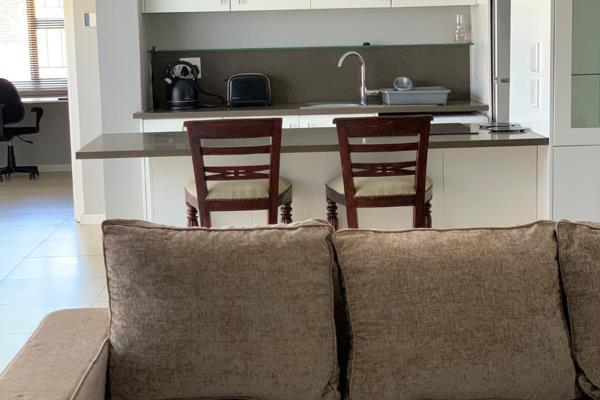 Upmarket furnished 1 bedroom and separate study 2 bathroom  flat  suitable for single or ...