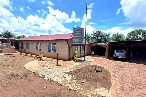 4 BEDROOM HOUSE, WITH BOREHOLE FOR SALE IN DANVILLE

The property consist out of the following :

* 4 bedrooms
* bathroom
* ...