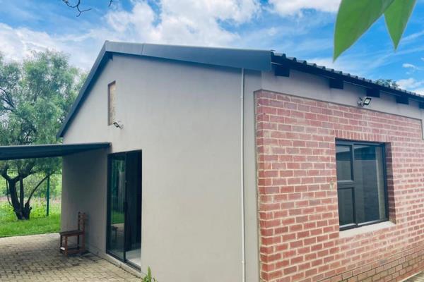 100sq meters
Monthly costs- 1bed , 1bath 
* Rent R 8 014.30
* R 650- Solar 
* R 300- ...