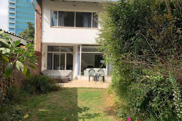 UNFURNISHED Garden duplex
1 spacious carpeted bedroom
1.5 modern bathrooms
Separate kitchen
Large lounge and dining area ...