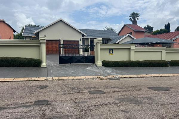 Three spacious bedrooms 
two  lounge  leading to the  dinning 
spacious kitchen
double  garage
pool and braai area
beams and ...