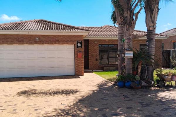 This lovely 3 bedroom house offers the following:
Indoor Braai
Lounge
Kitchen
1.5 ...