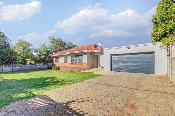 Owner Asking R 1 549 000
Only considering offers above R 1 099 000


Step into this ...