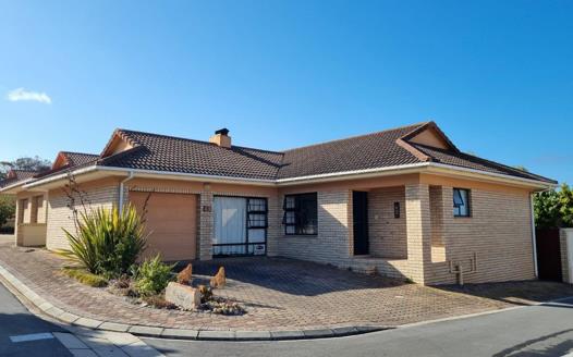 2 Bedroom House for sale in Mossel Bay Central