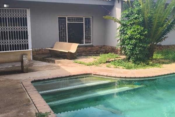 3 Bedrooms
3 bathroom
Kitchen
Living Room
Scullery
2 Double Carports
Spacious Yard
Swimming Pool

X2 Bedroom Flat has the ...