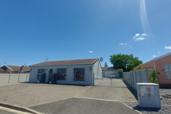 Rent a charming three-bedroom home that is immaculate!

For those seeking a comfortable home, situated in a quiet street in Bothasig ...