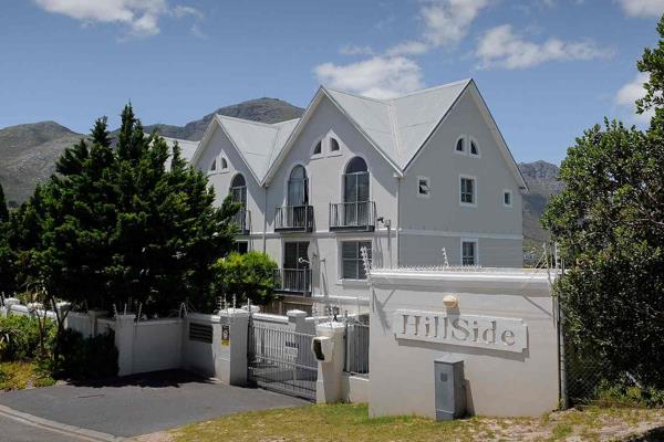 Loft apartment in Hillside Flats Cecil Road. Recently renovated.