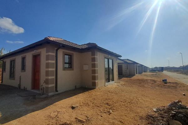 NEW DEVELOPMENTS for sale in WINDMILL PARK, BOKSBURG.

Full Tittle Stands.

Prices From R750 000 upwards.

Garage not ...