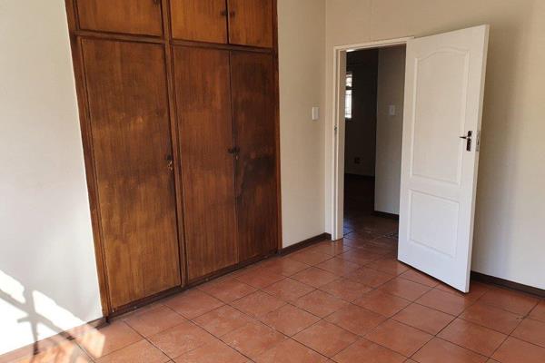 Room to rent on the Bult ONLY FOR LADIES
Bathroom with shower and basin, separate toilet.
Sharing kitchen and lounge. 
First floor ...