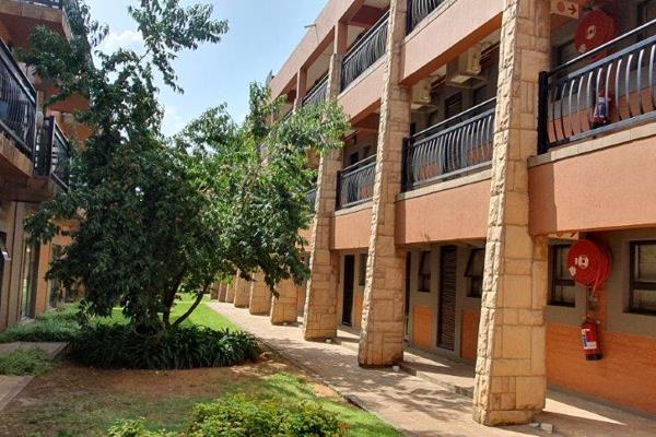 This lovely 32 square ground floor unit has just entered the market. Located in the ever popular Bains Game Lodge, close to major ...