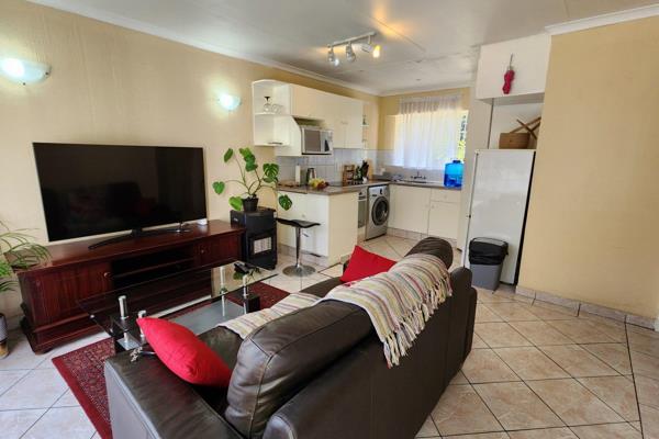 NOT pet friendly!!!
MAX occupants 2 ADULTS (Ideally suited for 1 person)

Rent ...