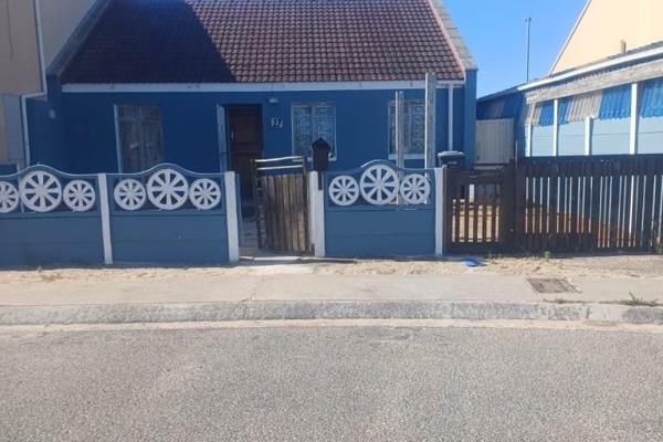 Live in Old Strandfontein,  without breaking the bank.
This very well priced property is ...