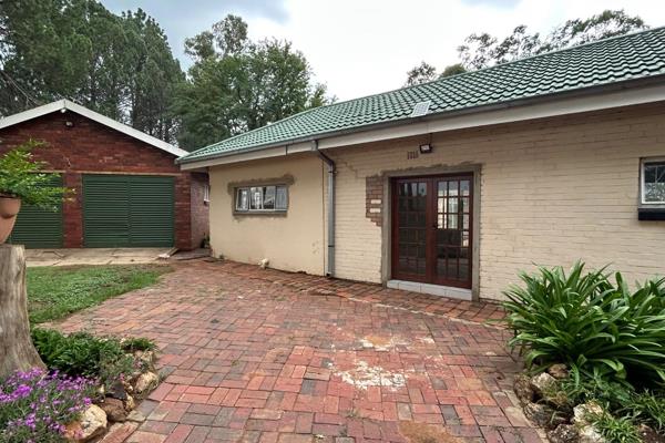 This property is situated on a small holding close to the R59 , Redan Off- Ramp . It’s a working farm. The unit gets rented out with ...