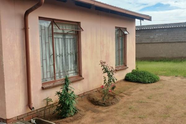 A 2 bedroom house in Soshanguve G, is up for rent for r3 500
The house offer 2 bedrooms with 1 bathroom, sitting room and ...