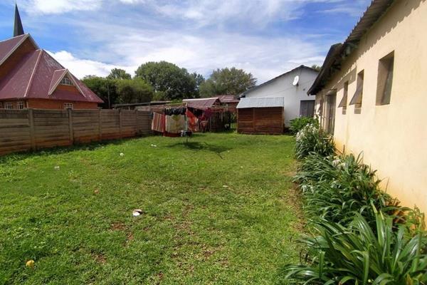 This spacious 3 bedroom property offers 2 bathrooms, laundry, kitchen, dining and lounge area with a stoep for entertainment with the ...