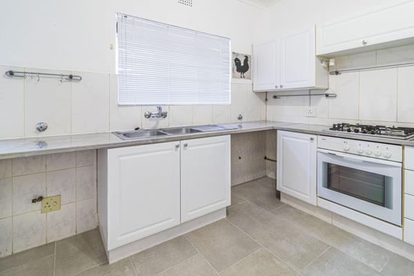 Step into luxury living in this newly refurbished 3 bedroom, 2 bathroom townhouse ...