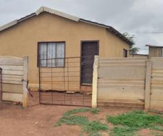 House for sale in Etwatwa