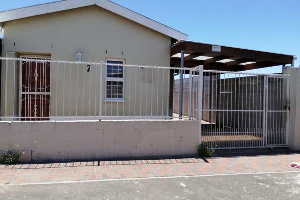 Neat 2 bedroom freestanding house in Woodlands Mitchells Plain. The kitchen and lounge ...