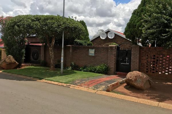 This stunning family house is 5 minutes away from the University of Johannesburg. It was used as student accommodation. It is a ...