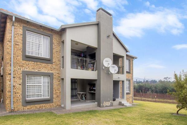 This modern ground floor apartment in Wilgeheuwel is designed for both comfort and ...