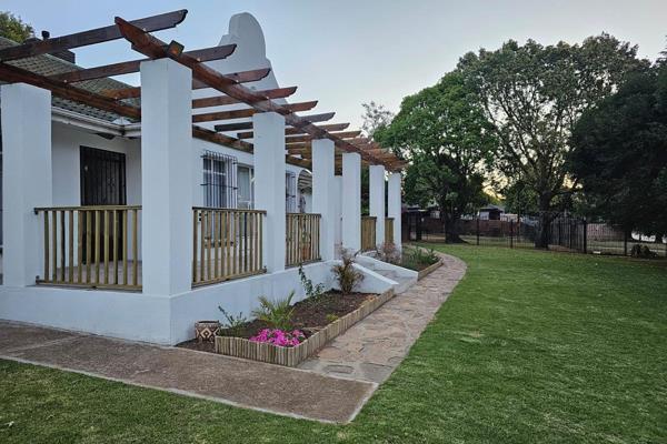 Welcome to this enchanting Cape Dutch style home, located in a desired enclosed area in Glen Marais. This residence seamlessly combines ...