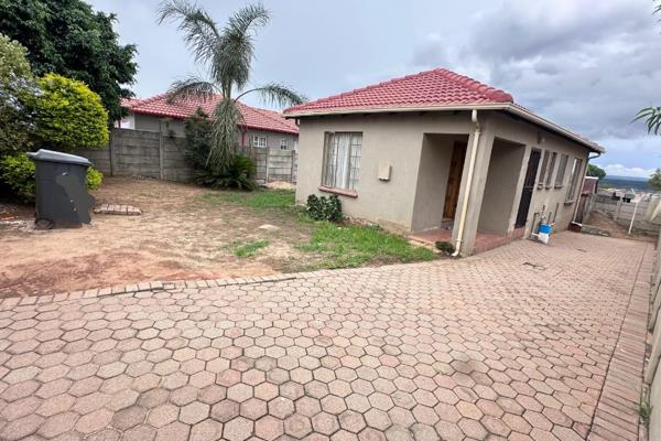 An investment opportunity to buyers that want to build. Welcome to a 3 bedrooms house sitting on 260sqm. As you enter there is an open ...