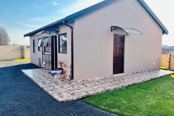 Welcome to your urban retreat in the midst of witbank. This stylish house offers a contemporary living space designed for comfort and ...