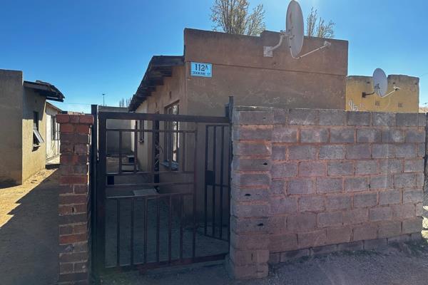 Unlock the potential of this versatile property located in the heart of Jabavu, Soweto. Perfectly positioned for investors, this unique ...