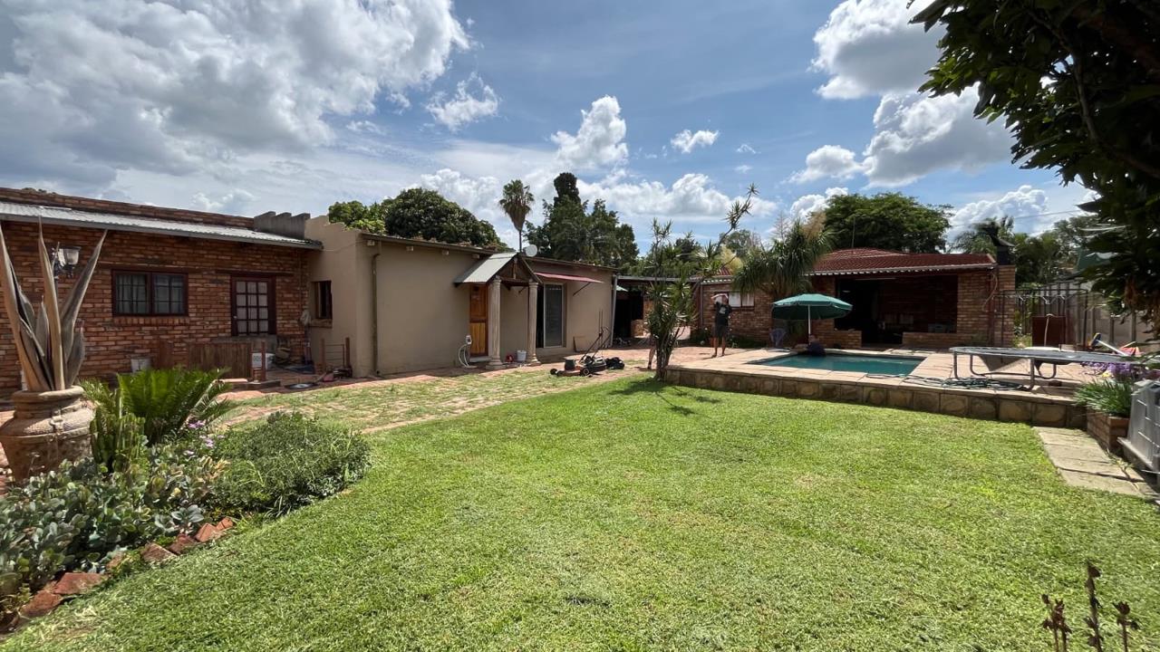 Listing number: P24-115386207, Image number: 1