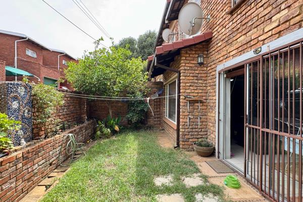 The comfortably sized 117sqm unit is situated in Van Riebeeck avenue, close to the park ...