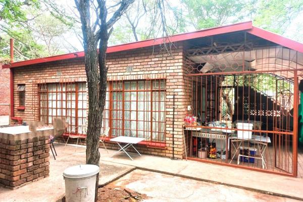 Your Bushveld Retreat Awaits!
Escape the fast-paced city life and embrace serenity with this charming 1-bedroom home, perfectly ...