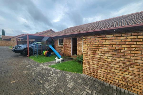 This is a simplex unit in Wierdaglen Estate.
Pets are welcome
Small garden
2 bedrooms
1 Full bathroom
1 Carport
1 Garage
Water ...