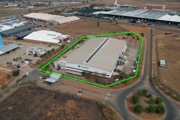 Discover a rare opportunity to lease a massive 10,542m2 factory in the sought-after ...