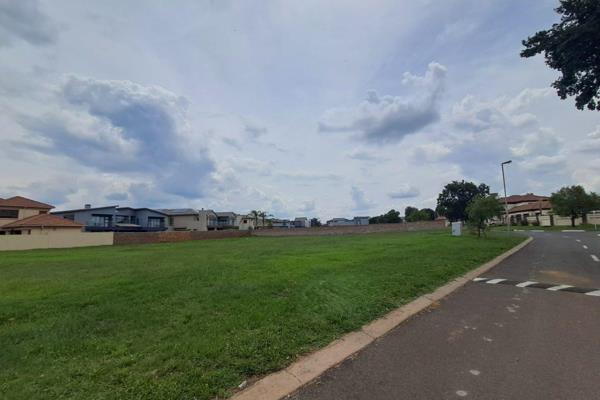 Located in the upper-market area of Helderwyk Estate, this expansive 2400m2 vacant land offers endless possibilities. Whether ...