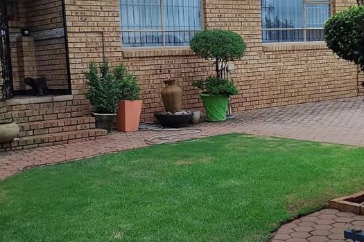 3 Bedroom House for sale in Roodekrans