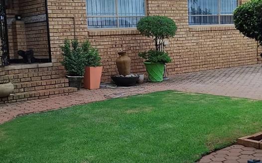 3 Bedroom House for sale in Roodekrans